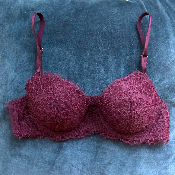 Victoria’s Secret Lace Bra - Picture 1 of 3